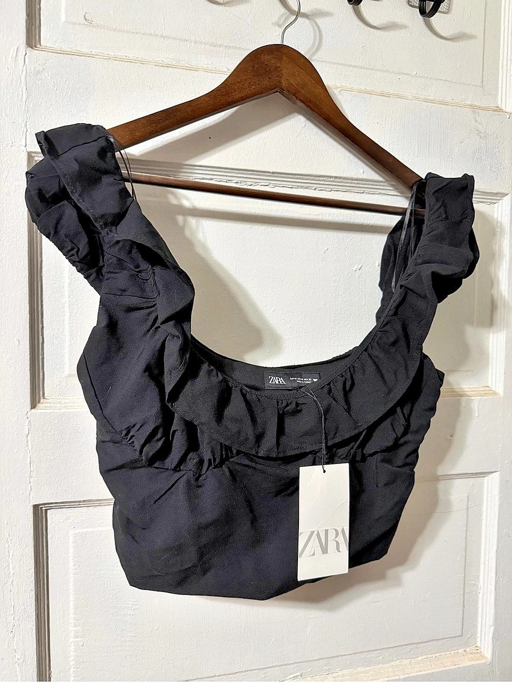 NWT Zara Flowing Off Shoulder Cropped Top Black Medium